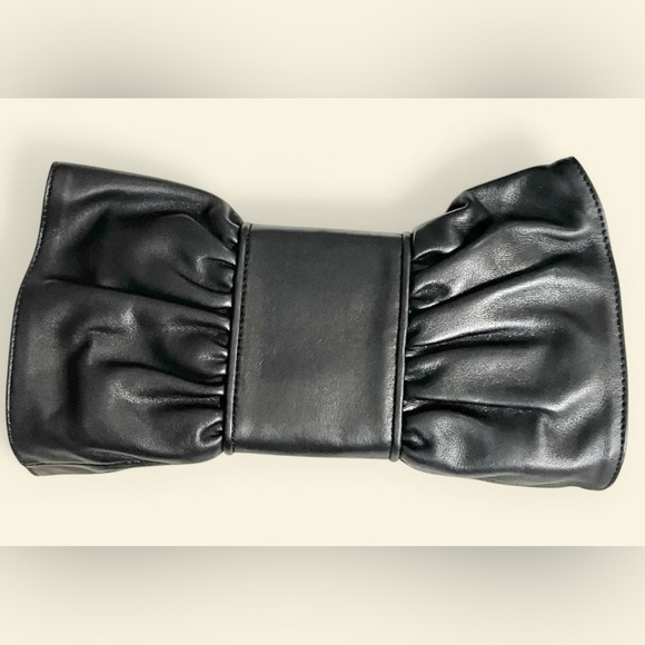 Ann Taylor bow clutch/evening bag LIKE NEW - Picture 2 of 5